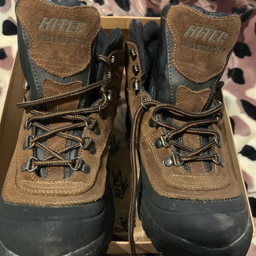 🥾- Men’s Hi Tech sz 9 NWOT  - $50 firm